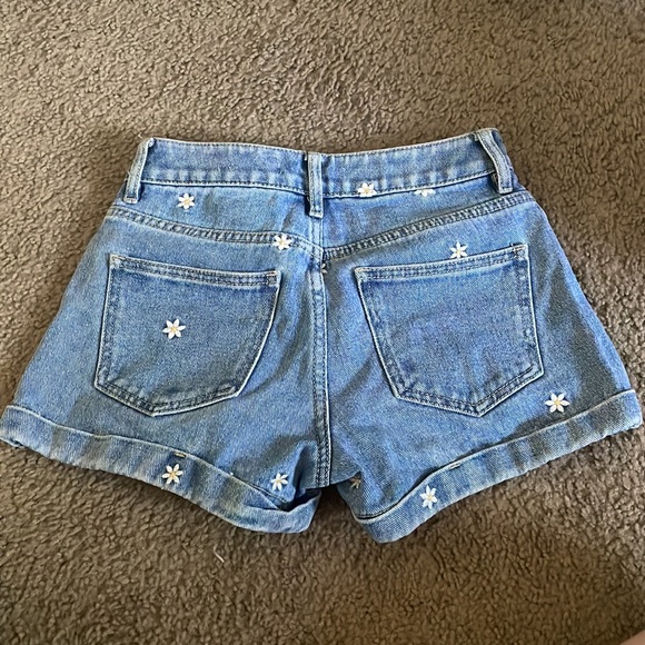 Pac Sun Mom shorts, worn few times, ink stain on tag but can’t see from back. - Picture 2 of 4